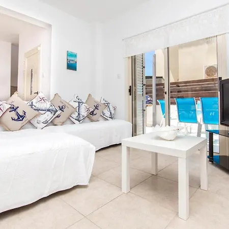 ヴィラ Sleeps 6 With Pool And Air Con