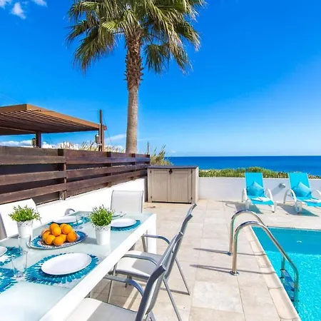 Sleeps 6 With Pool And Air Con *