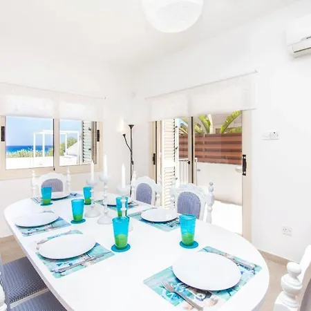 Sleeps 6 With Pool And Air Con וילה *