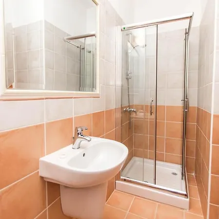 ヴィラ Sleeps 6 With Pool And Air Con *